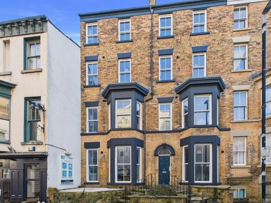 Flat Albemarle Crescent in Scarborough