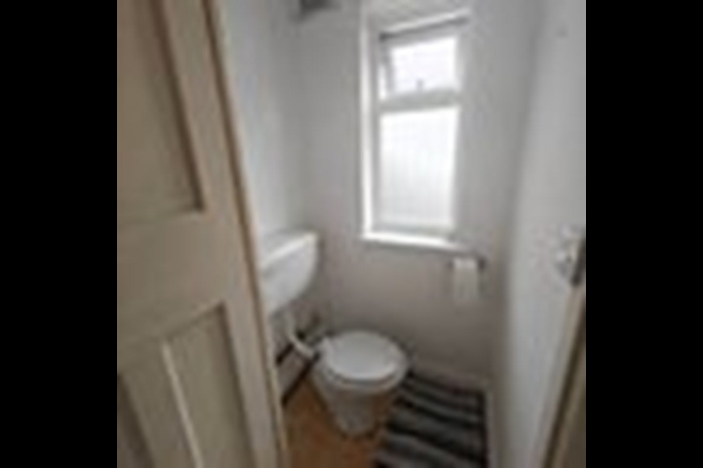 Room Redfern Avenue in Greater London