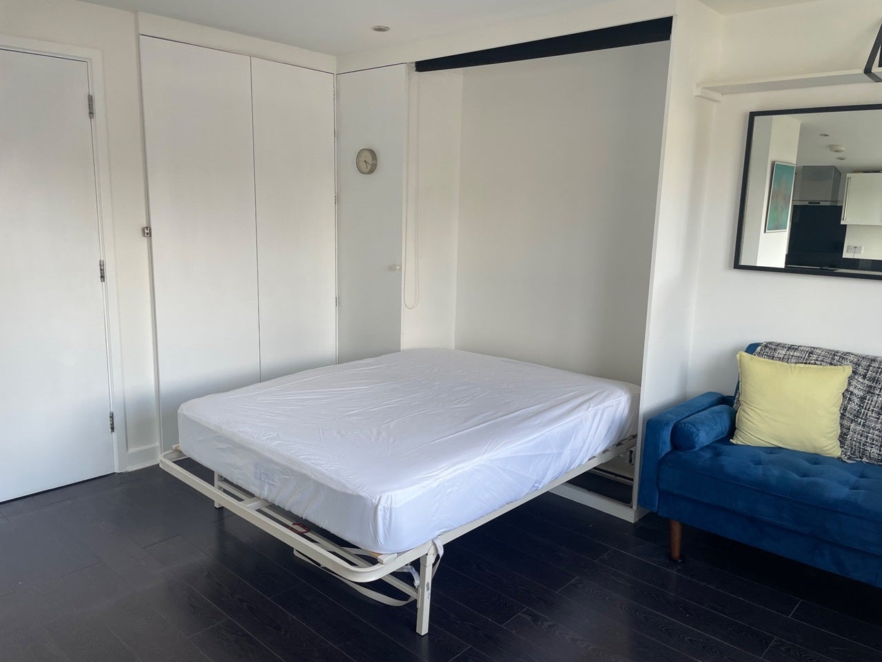 Flat Pulross Road in Greater London