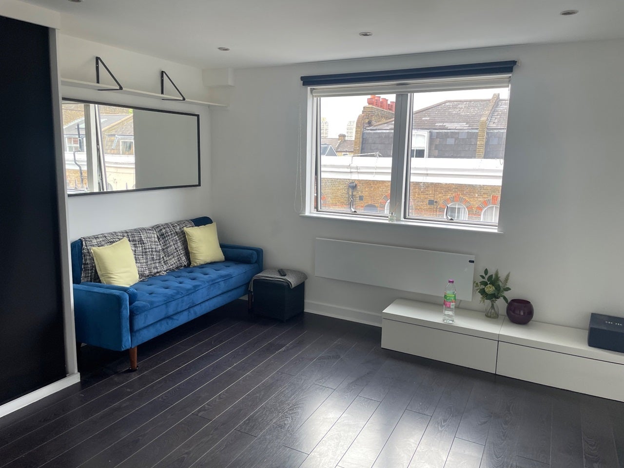 Flat Pulross Road in Greater London