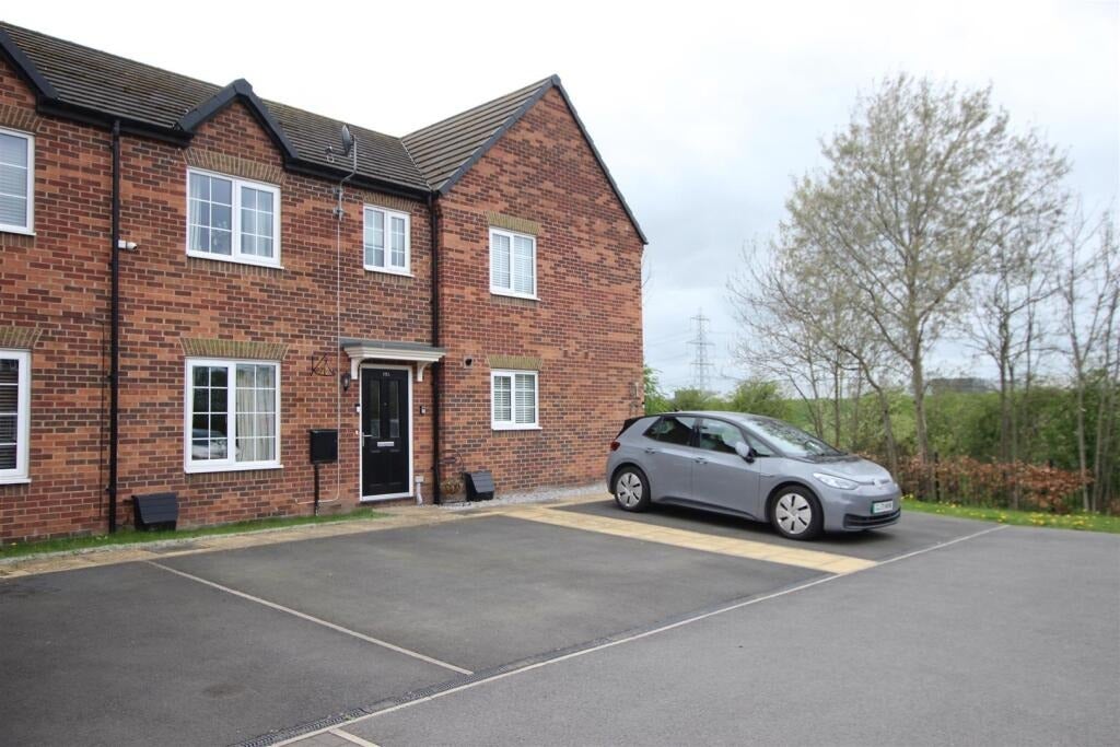 House Heatherfields Cresent in Doncaster