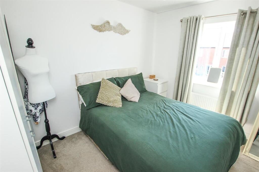 House Heatherfields Cresent in Doncaster
