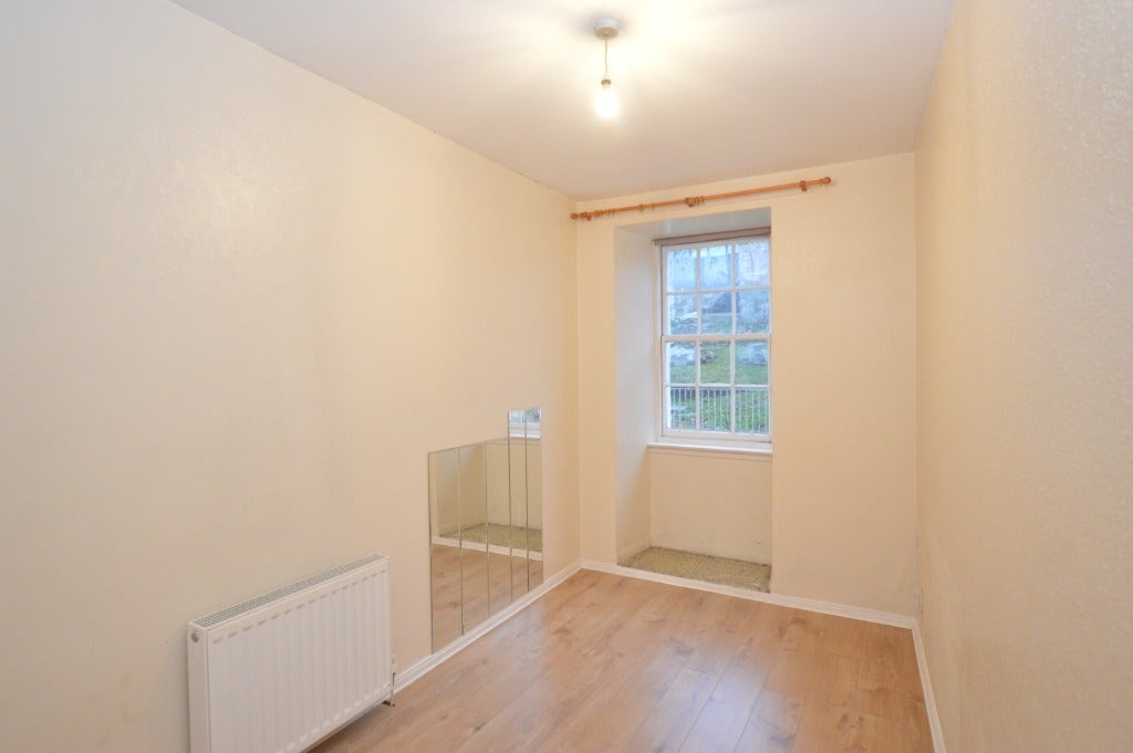 Flat East Quality Street in Kirkcaldy