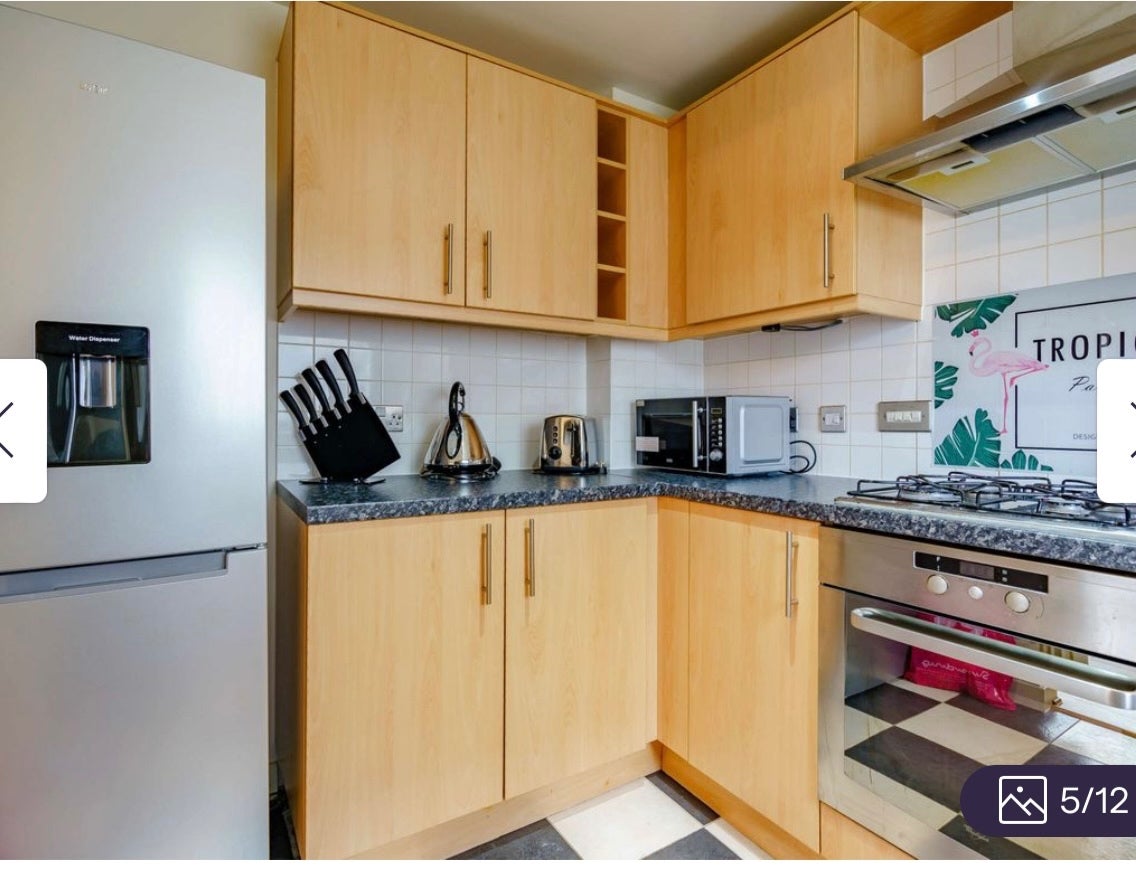 Flat Bailey Close in Greater London