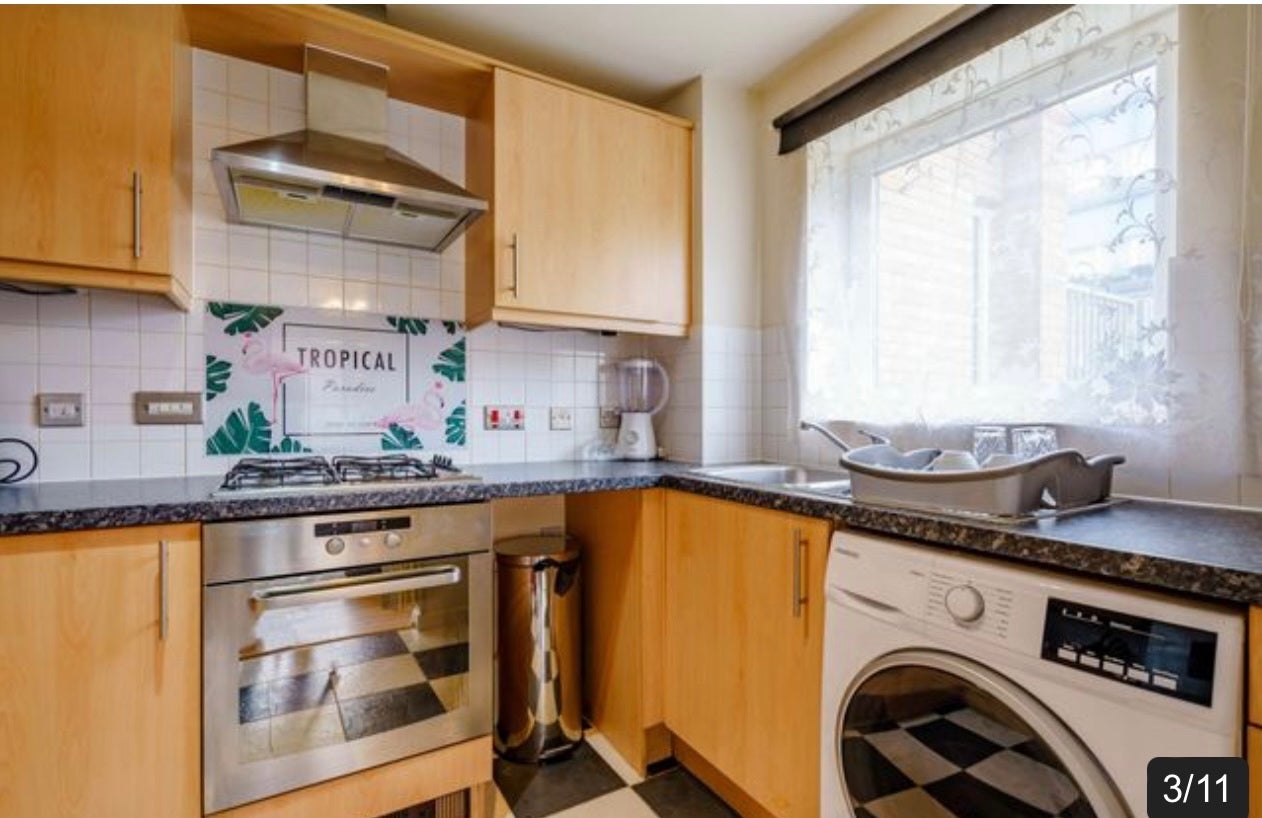Flat Bailey Close in Greater London