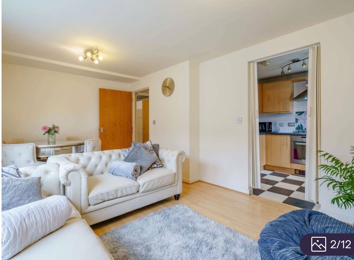 Flat Bailey Close in Greater London