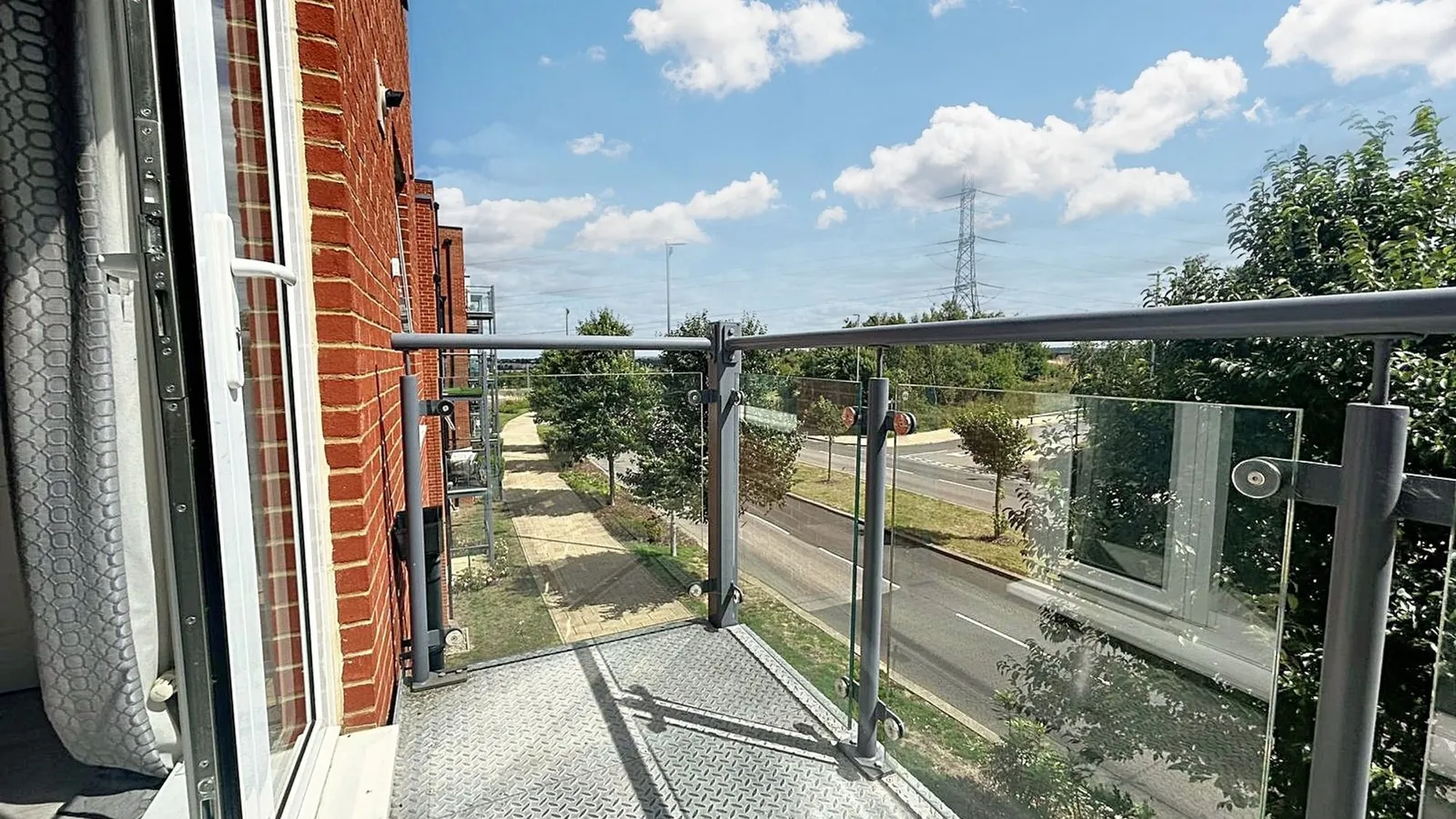 Flat Lett Lane in Ebbsfleet Garden City