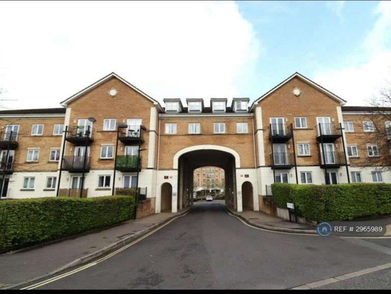 Flat The Dell in Southampton