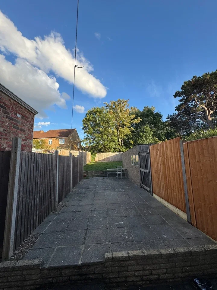 House Oakdene Avenue in Greater London