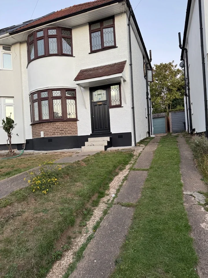 House Oakdene Avenue in Greater London
