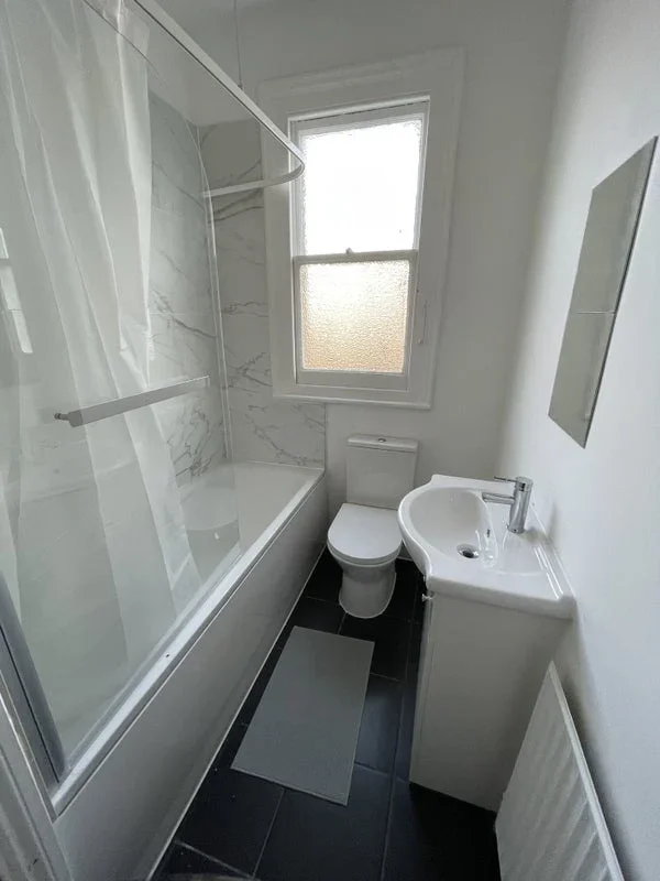 Room Binfield Road in Greater London