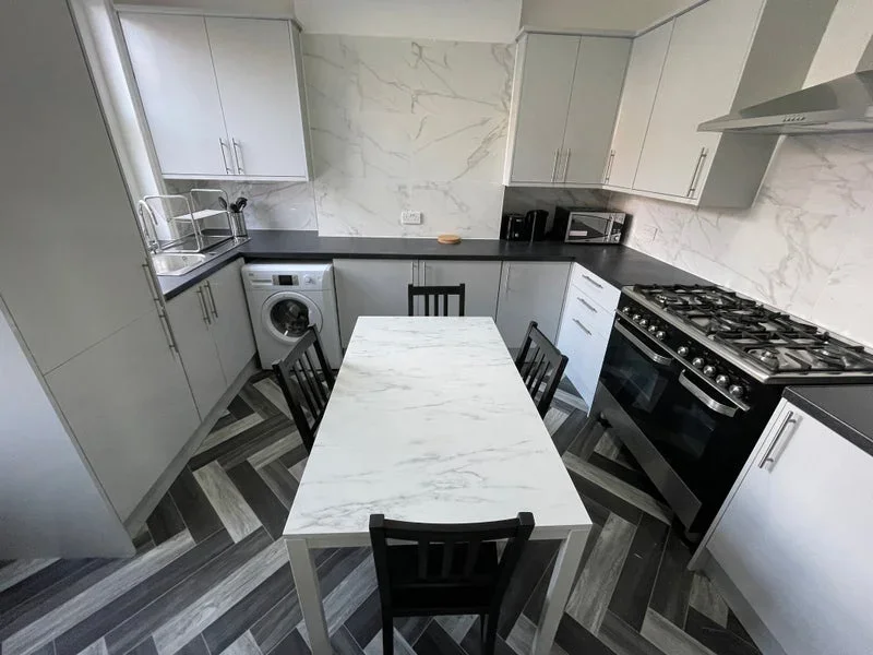Room Binfield Road in Greater London