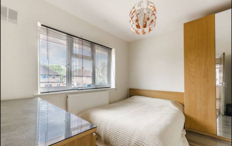 Room Ruislip Road East in Greater London