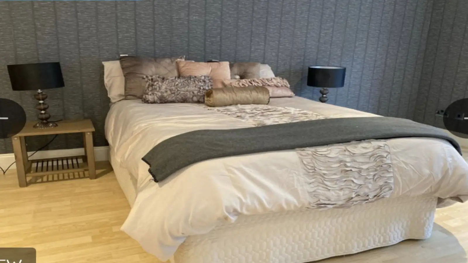 Flat Mapesbury Road in Greater London