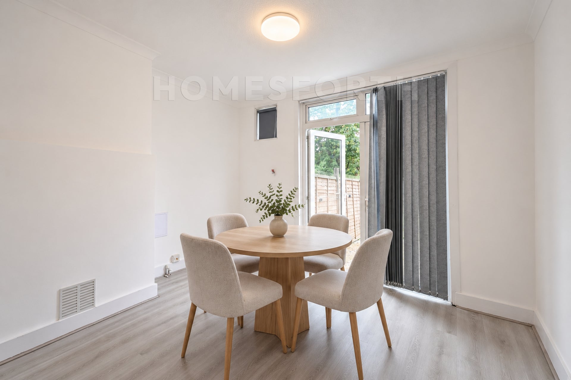 Flat Greenford Avenue in Greater London