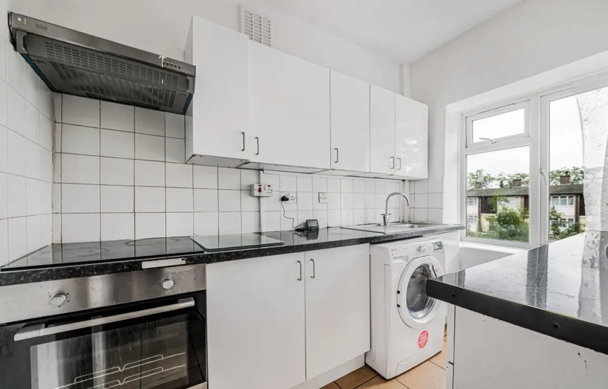Flat Selhurst Road in Greater London