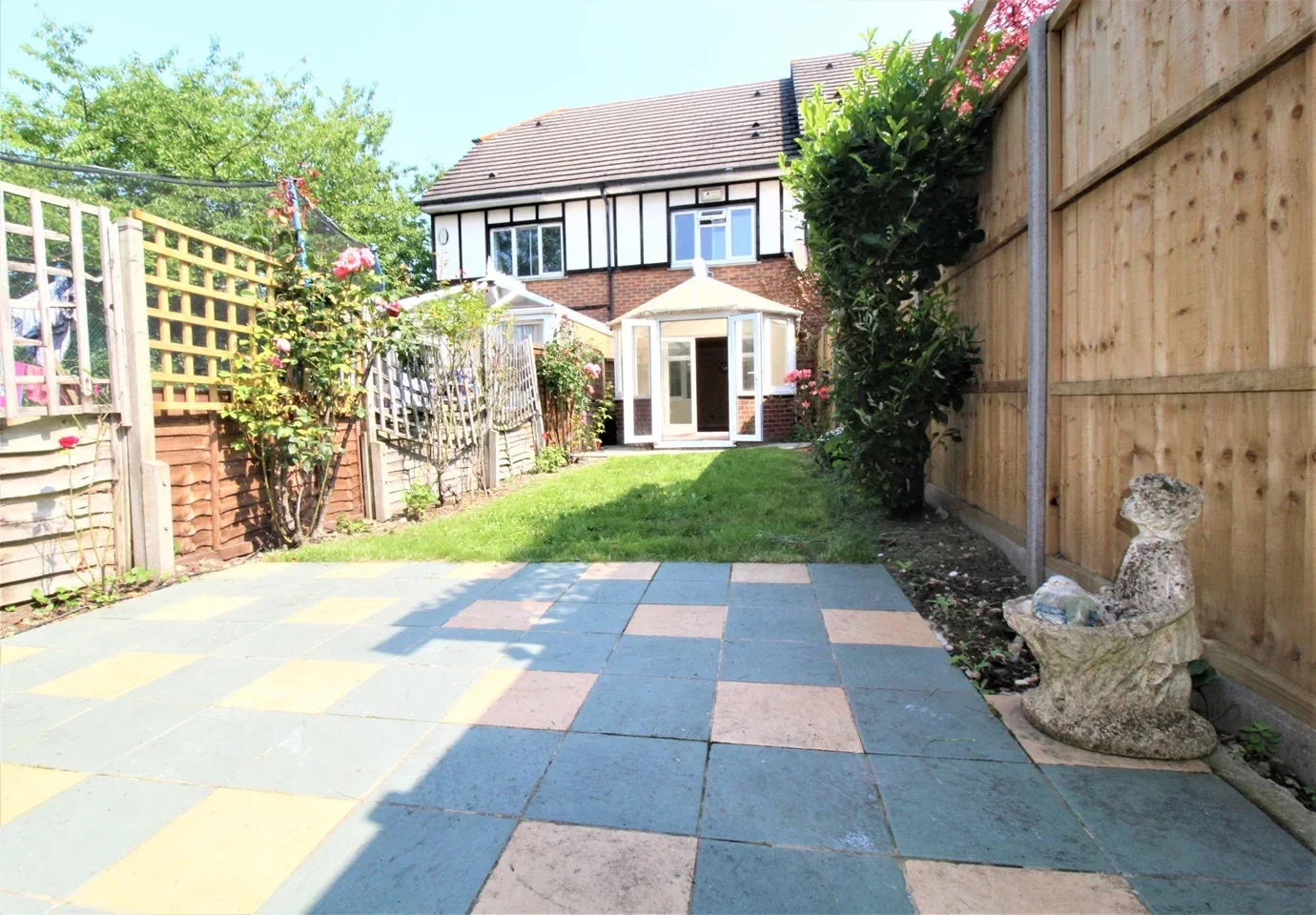 House Wenlock Gardens in Greater London
