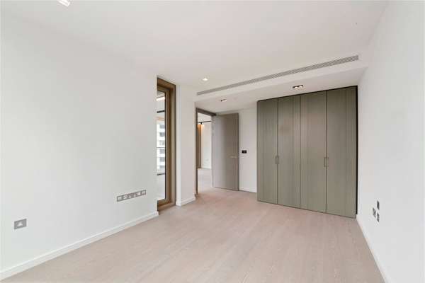 Flat Park Drive in Greater London