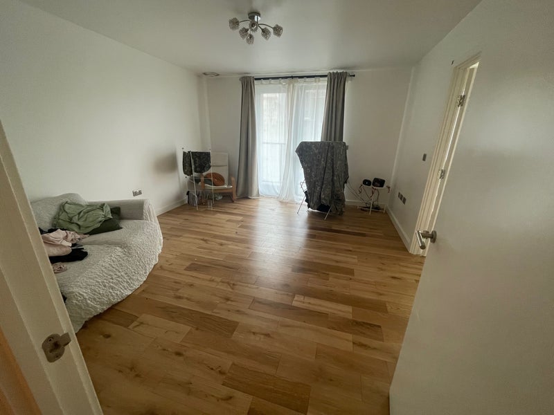Flat Copperwood Place in Greater London