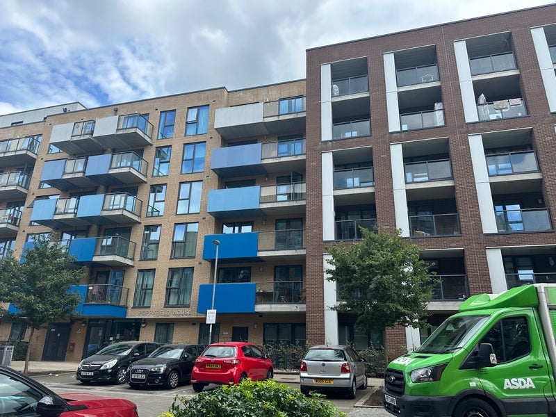Flat Copperwood Place in Greater London