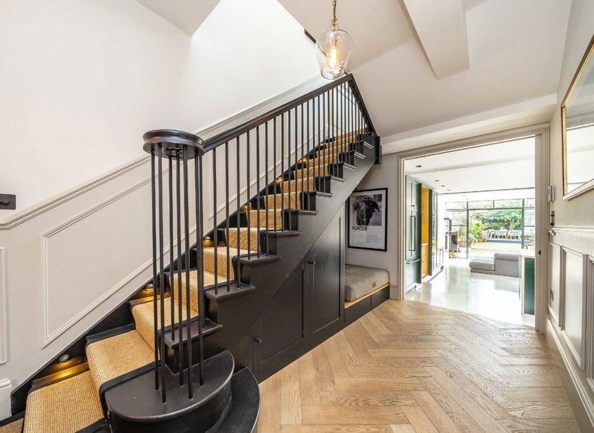 House Edna Street in Greater London