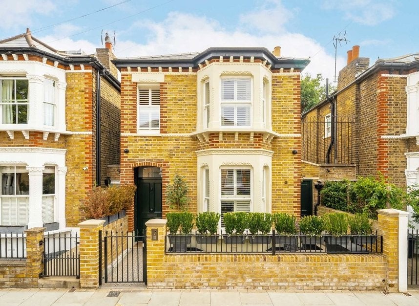 House Edna Street in Greater London