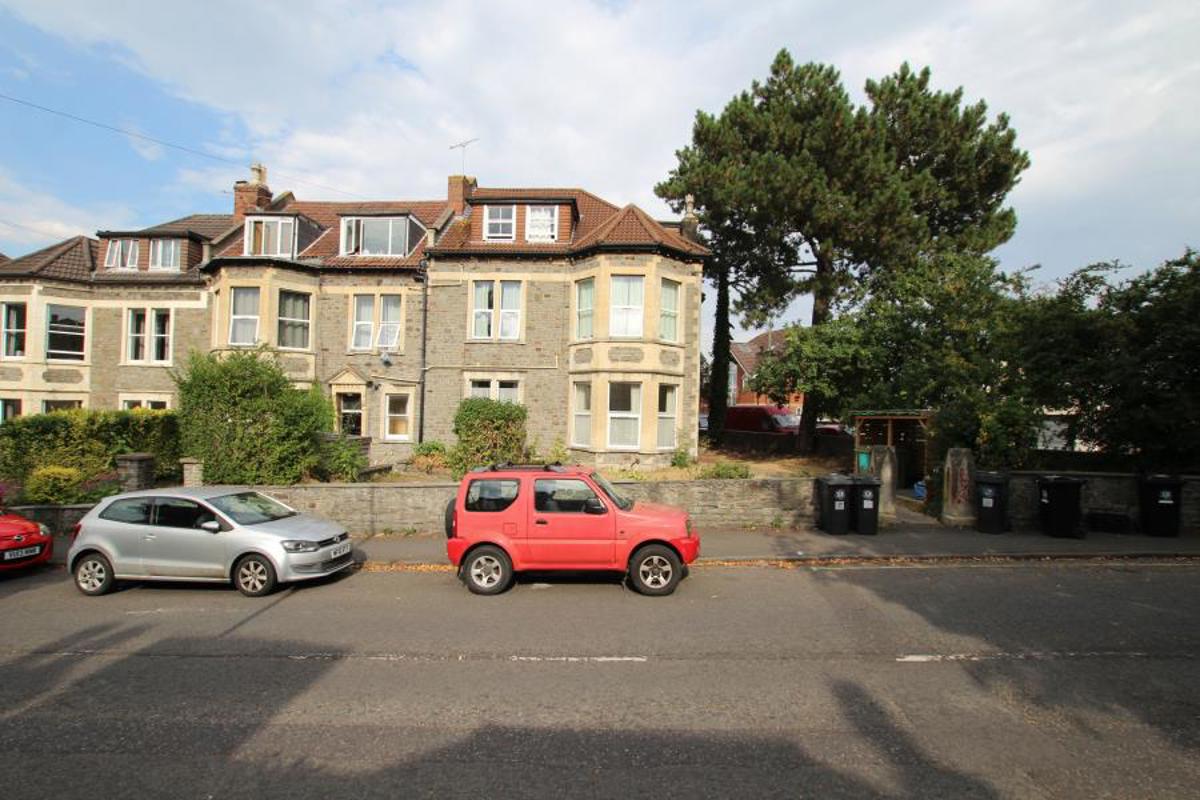 Flat Cromwell Road in Bristol