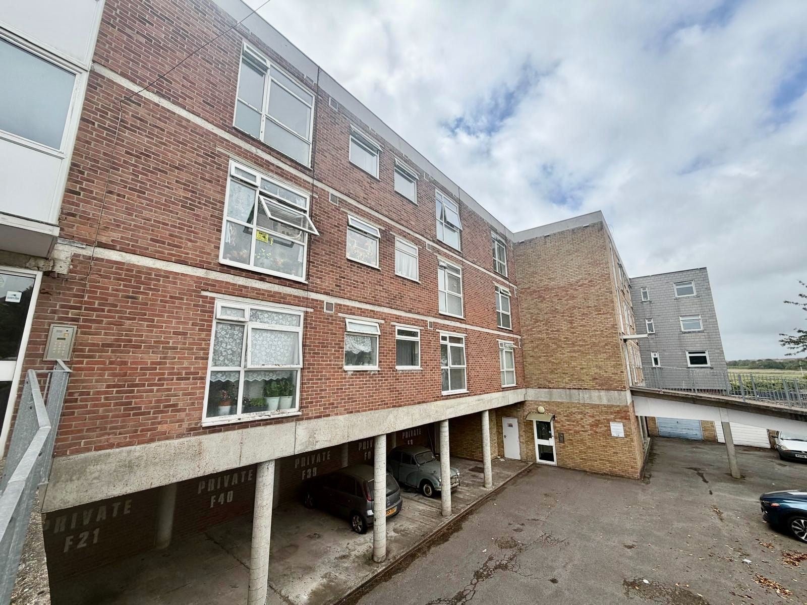 Flat Leeds Avenue in Eastbourne