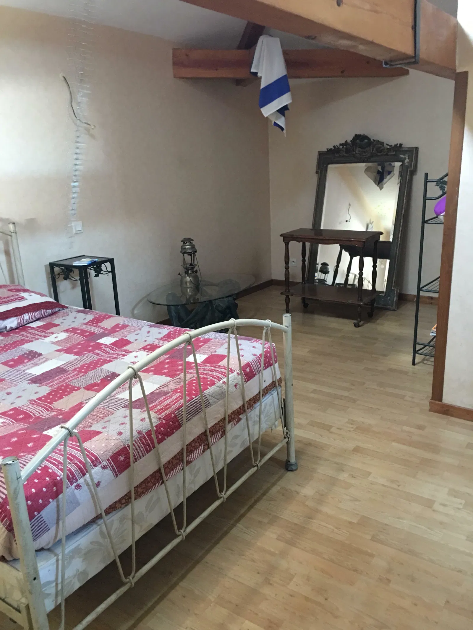 Room Route du Marronnier in Larajasse