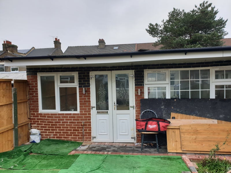 Room Flanders Road in Greater London