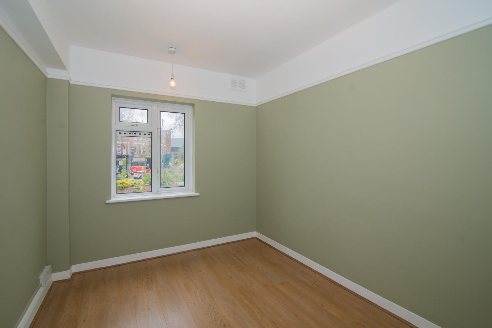 Flat Broomfield Road in Greater London