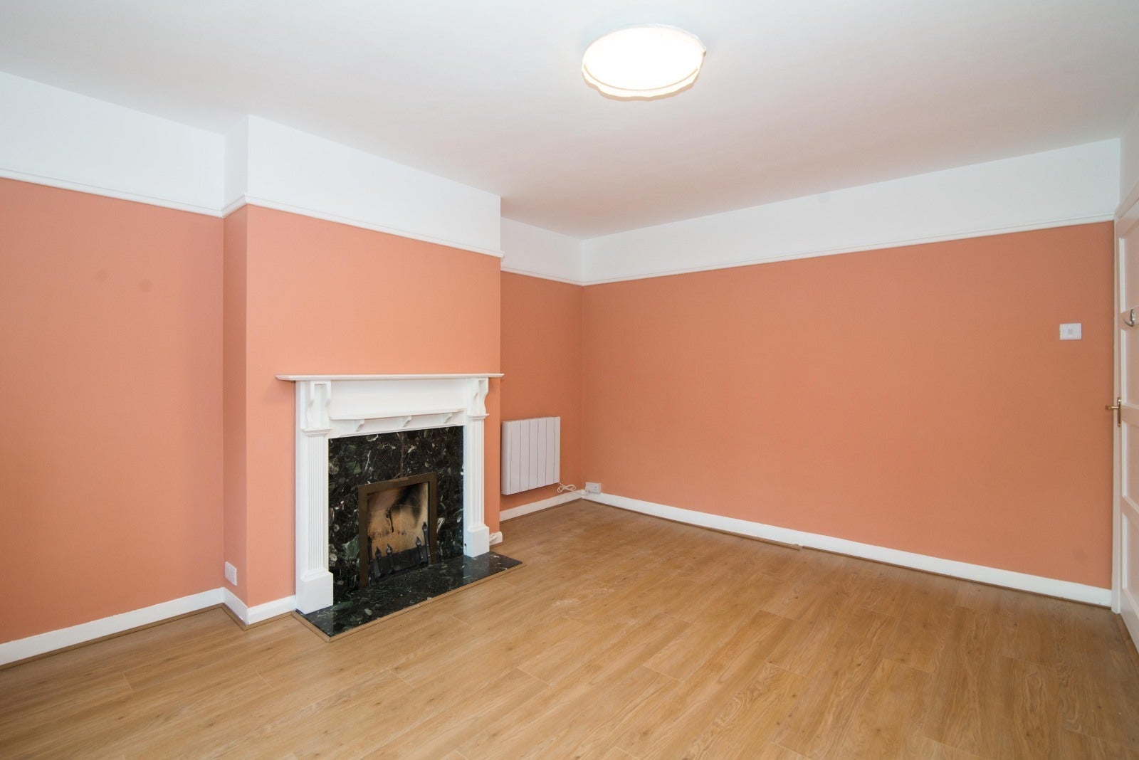 Flat Broomfield Road in Greater London