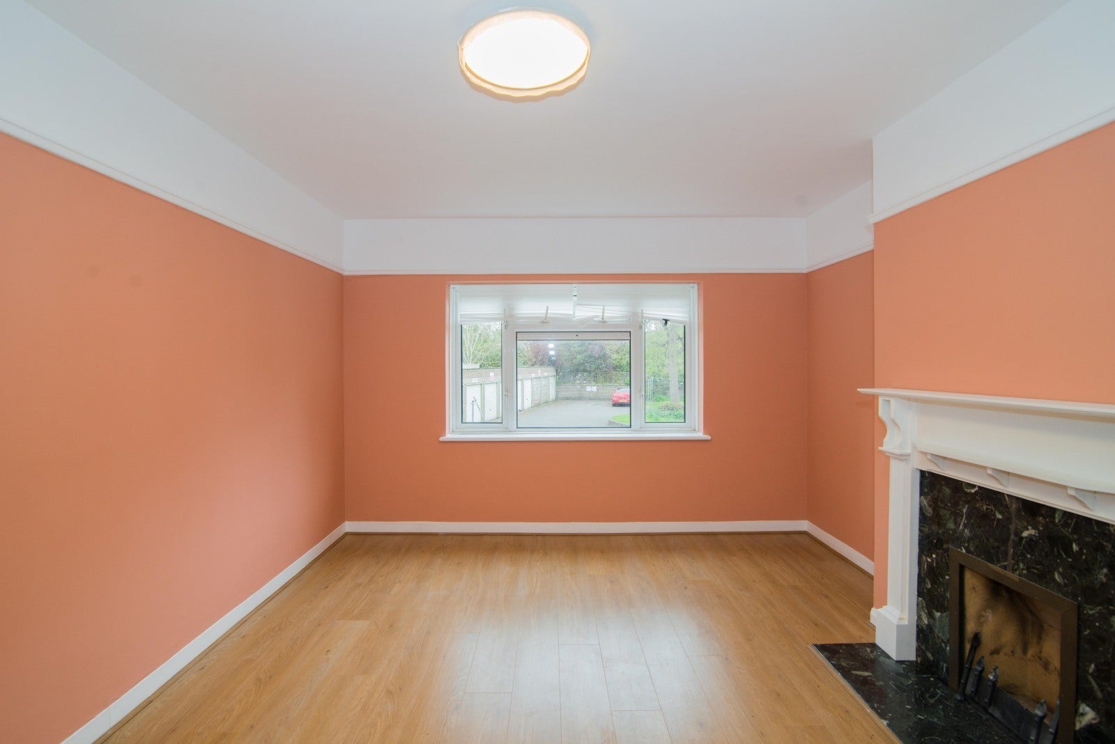 Flat Broomfield Road in Greater London