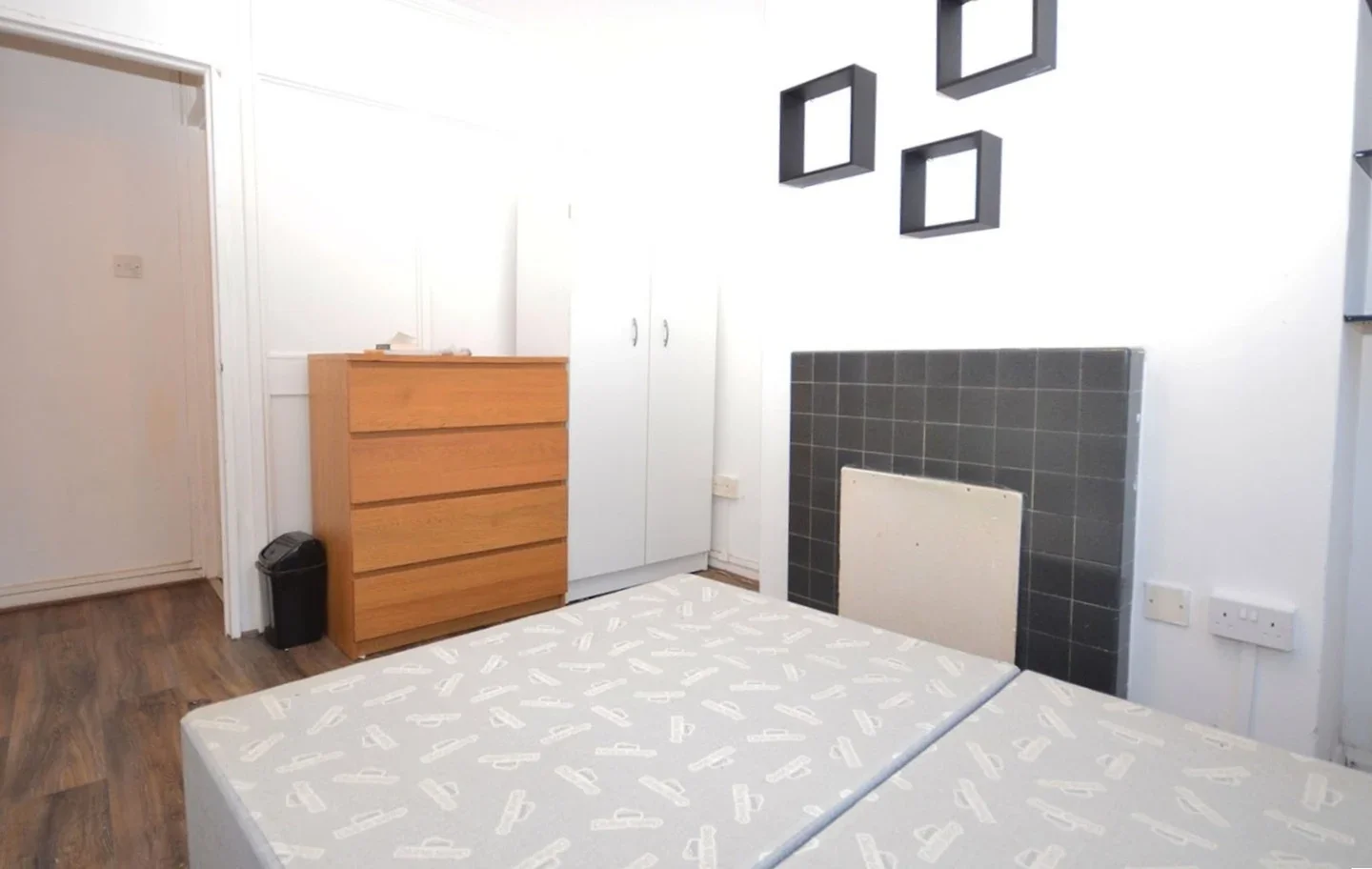 Room Smithy Street in Greater London