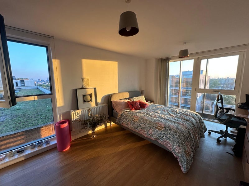 Room Blues Street in Greater London