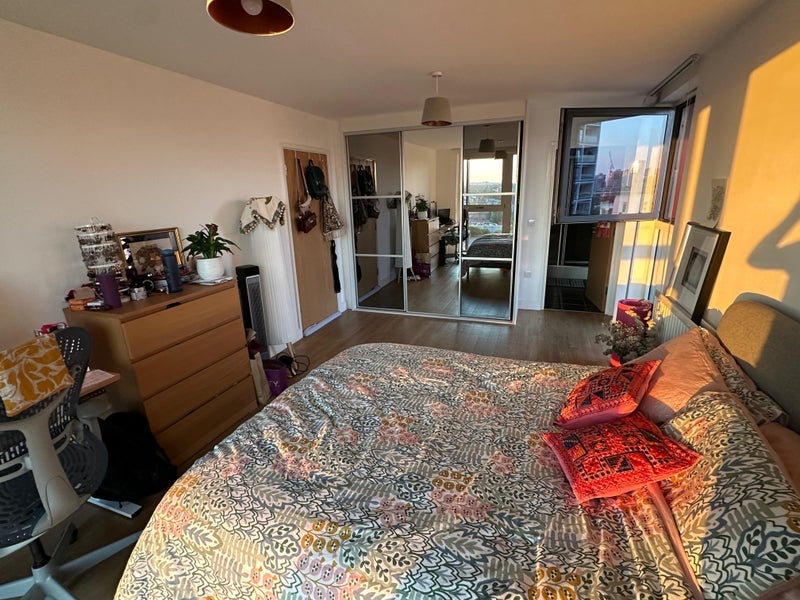 Room Blues Street in Greater London