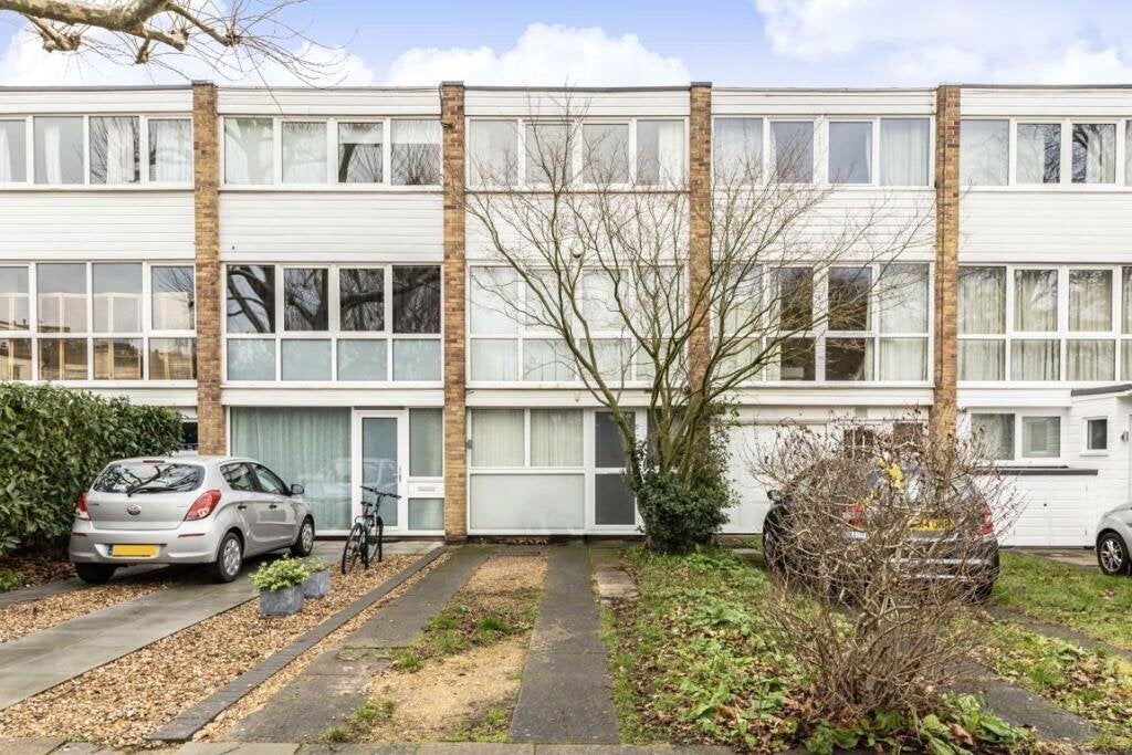 House Fairlawns in Greater London