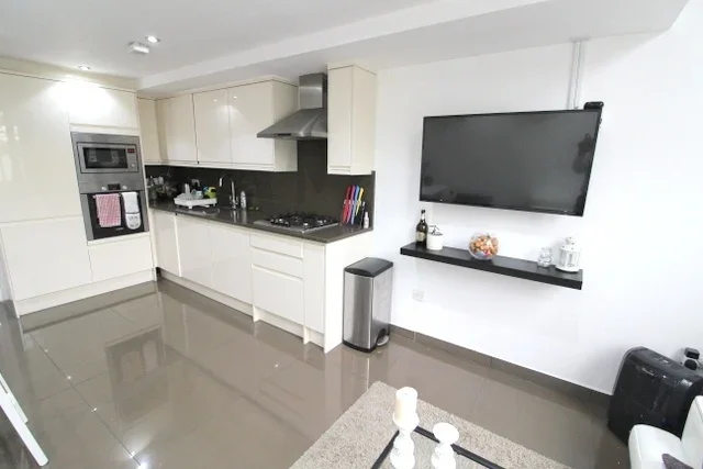 Flat Hopton Road in Greater London