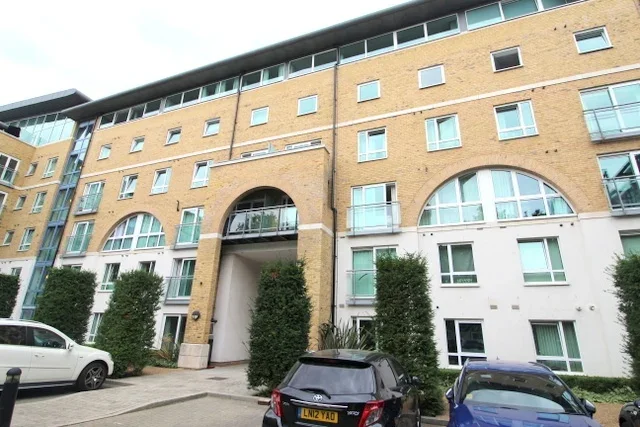Flat Hopton Road in Greater London