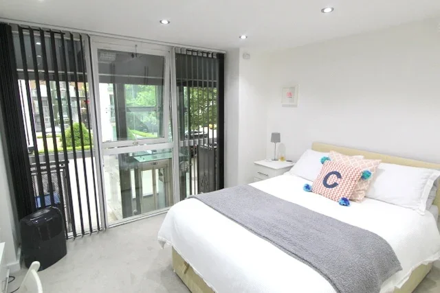 Flat Hopton Road in Greater London