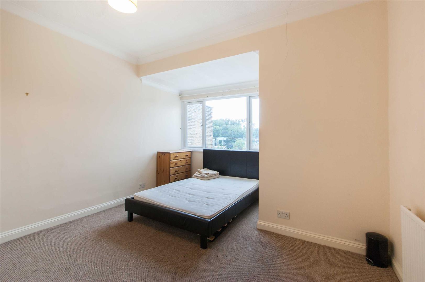 Flat Lynton Road in Greater London