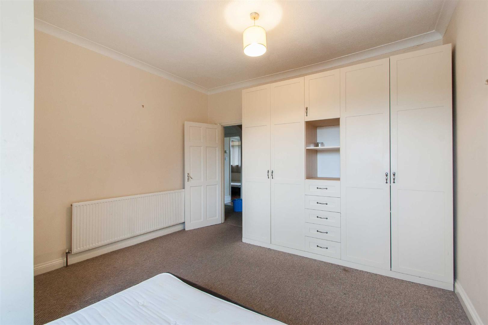 Flat Lynton Road in Greater London