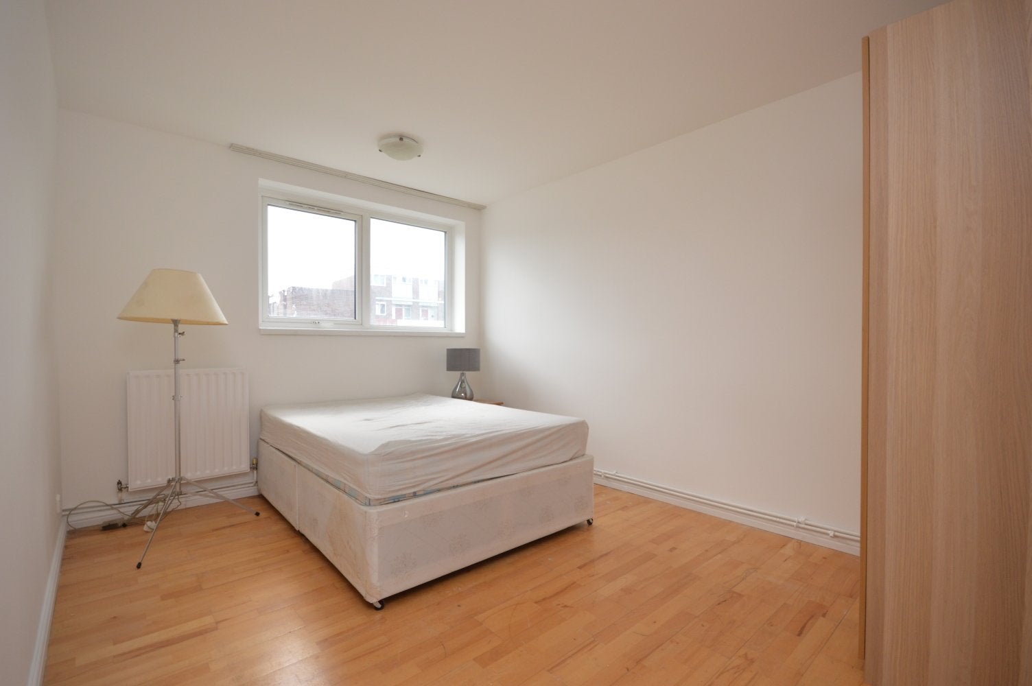 Flat Waller Road in Greater London