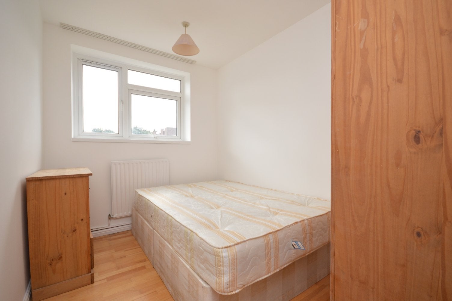 Flat Waller Road in Greater London