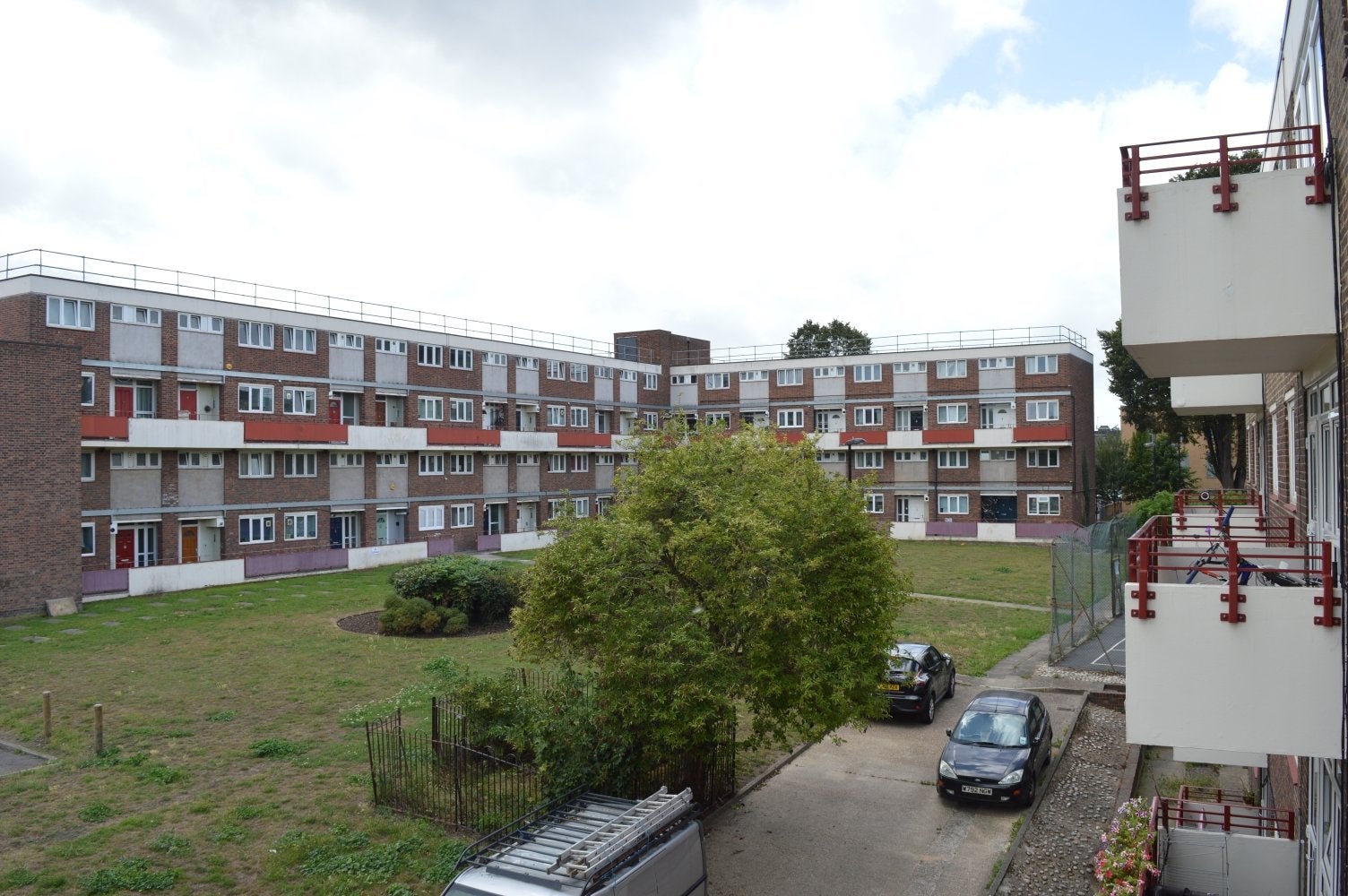 Flat Waller Road in Greater London