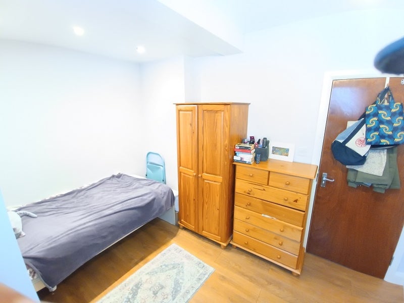 Room Ellesmere Road in Greater London