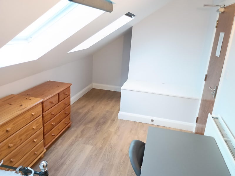 Room Ellesmere Road in Greater London