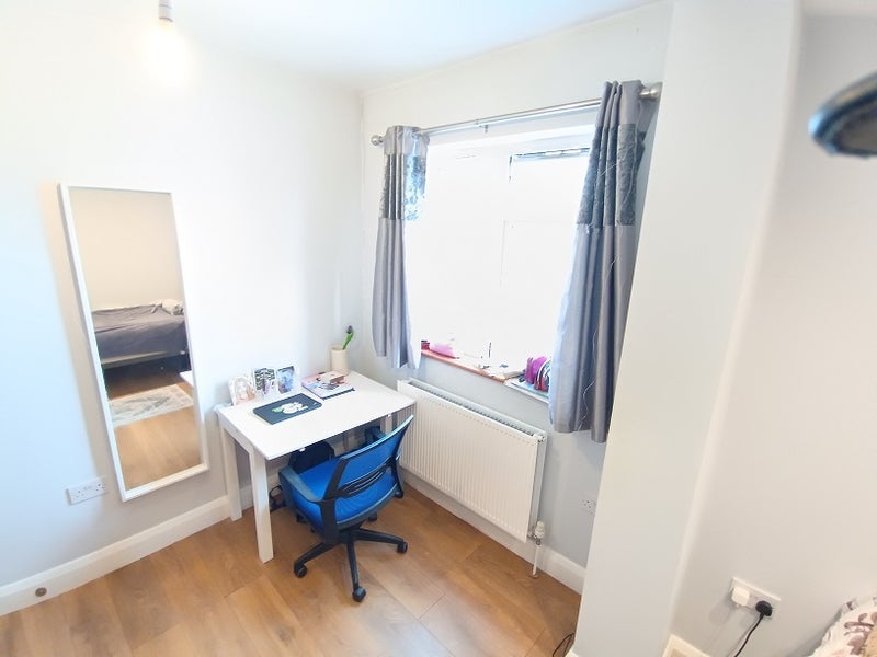 Room Ellesmere Road in Greater London