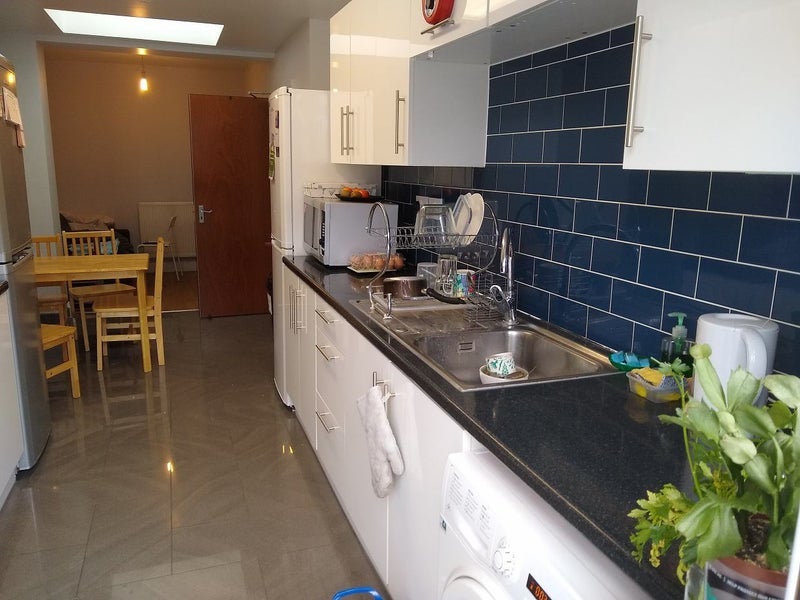 Room Ellesmere Road in Greater London