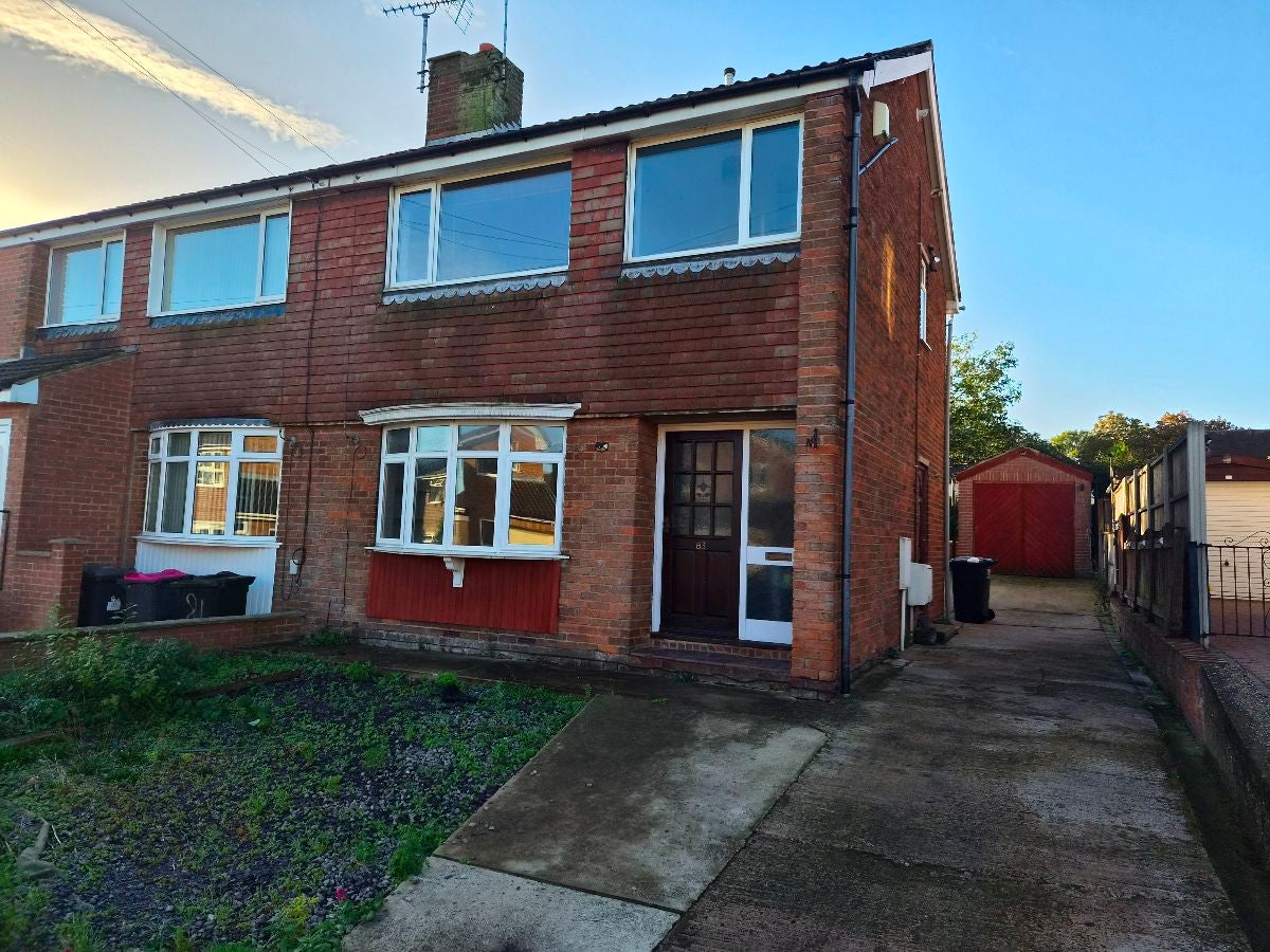 House Northfield Drive in Dinnington